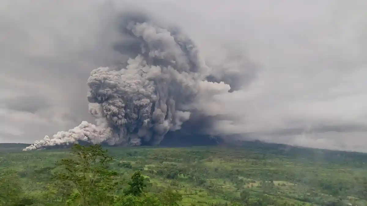 187 Pendaki Gunung Semeru yang Sempat Terjebak Erupsi Dipastikan Selamat