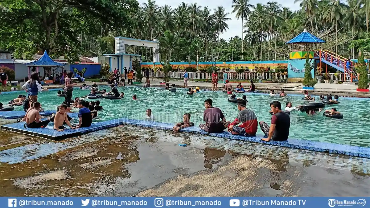 Kolam Air Panas Bakan Selalu Ramai Dikunjungi