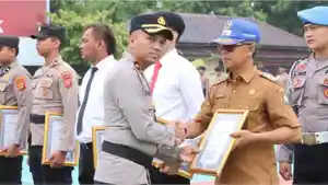 1Polres-Indramayu-Gelar-Upacara-Korp-Raport-dan-Pemberian-Penghargaan-Personel.jpg