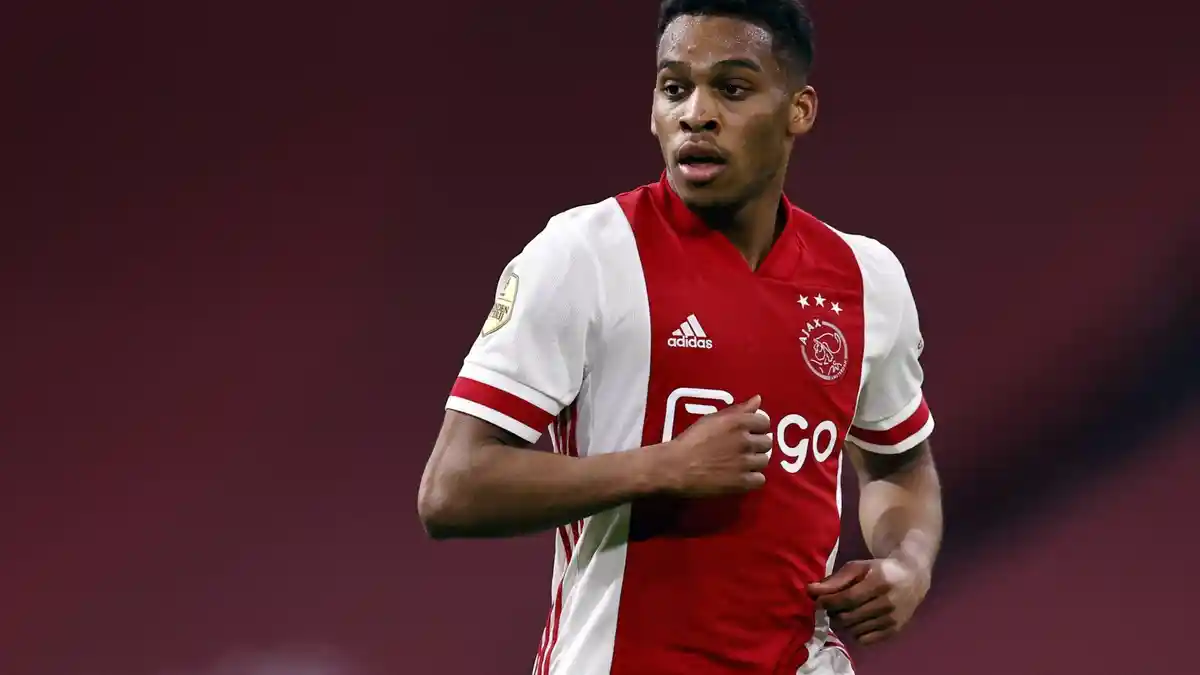 Tunggu Kesepakatan Arsenal dengan Ajax untuk Timber, MU dan Liverpool ...