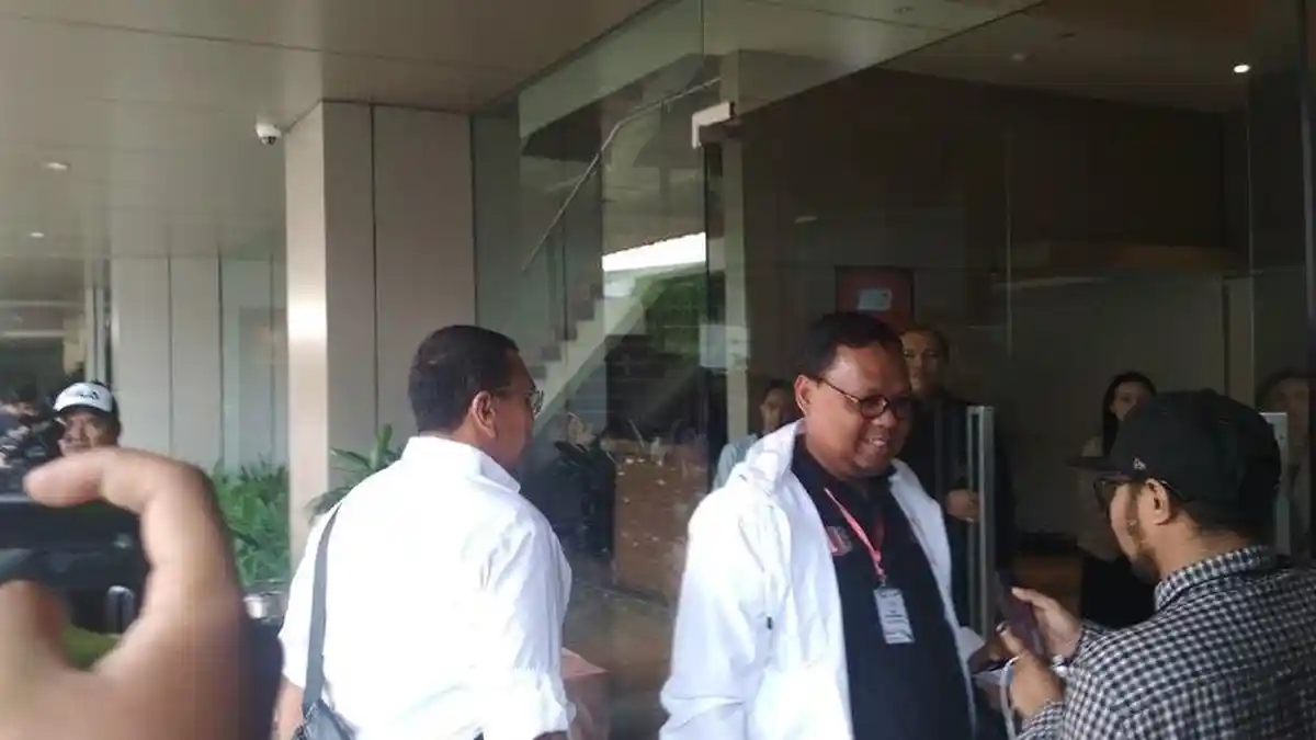 Jelang Quick Count, Pengurus TKN Datangi Djakarta Theater