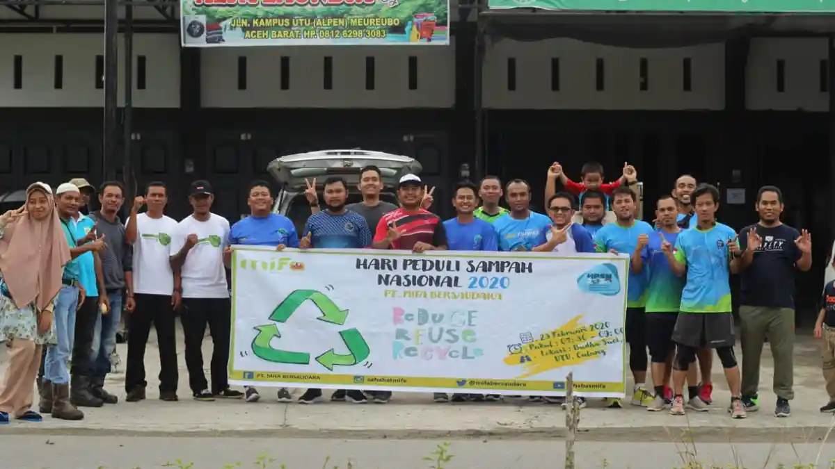 Peringati Hari Peduli Sampah Nasional Komunitas Lari Mifa Bel Lakukan Aksi Bersih-Bersih Sampah