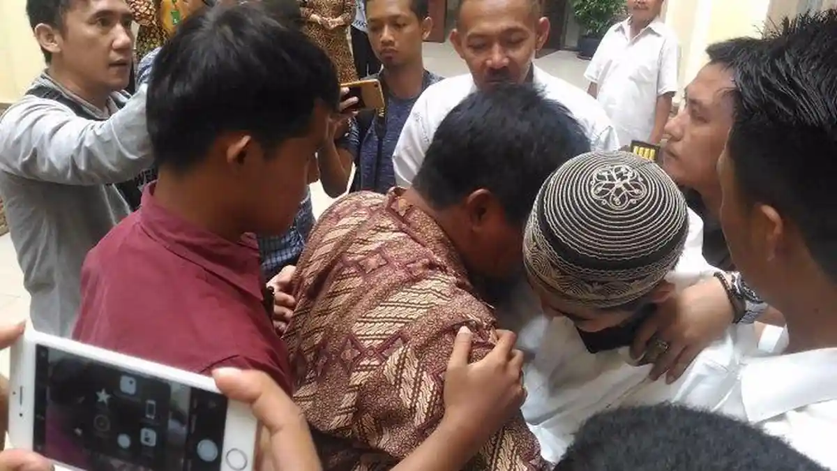 Iseng Teror Bom, Bintang Divonis 2 Tahun 8 Bulan, Sang Ayah Histeris