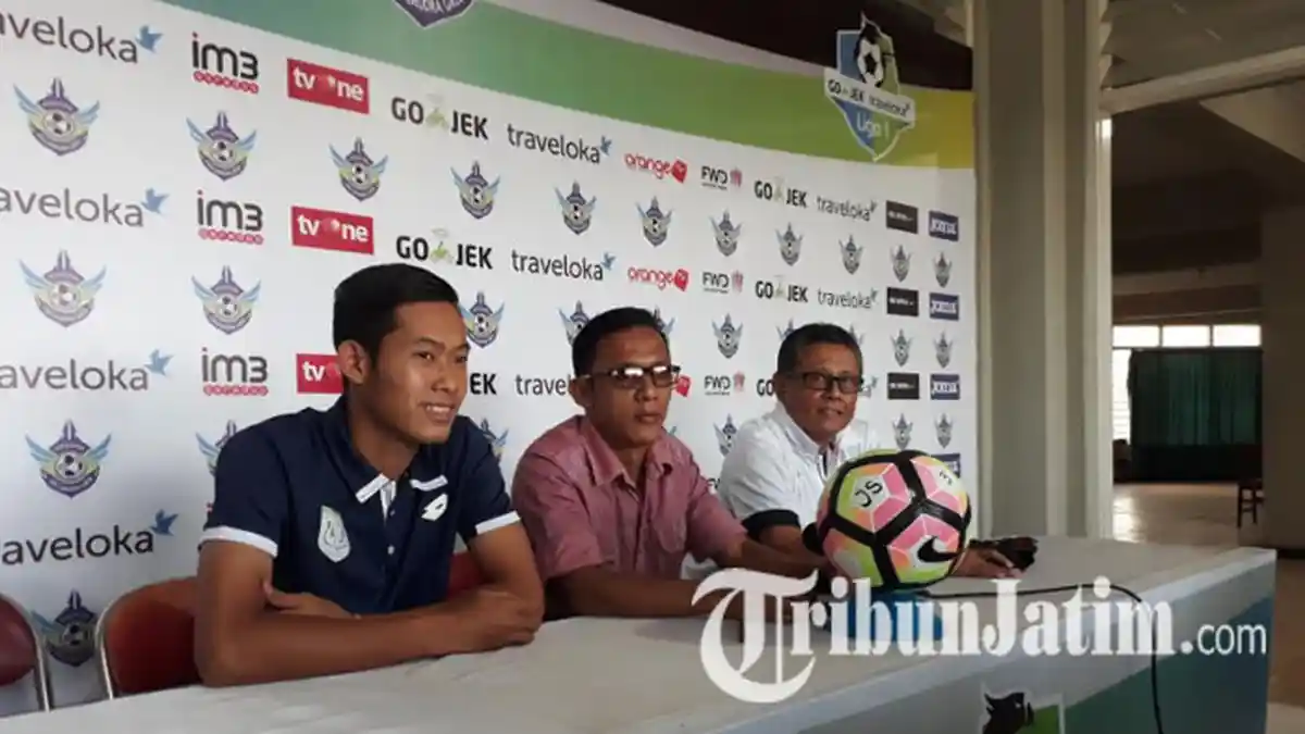Ditanya Soal Barang Wajib yang Selalu Dibawa, Jawaban Pemain Muda Persela Ini Bikin Adem