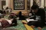 Beriktikaf di Masjid Dian Al-Mahri Kubah Emas Depok