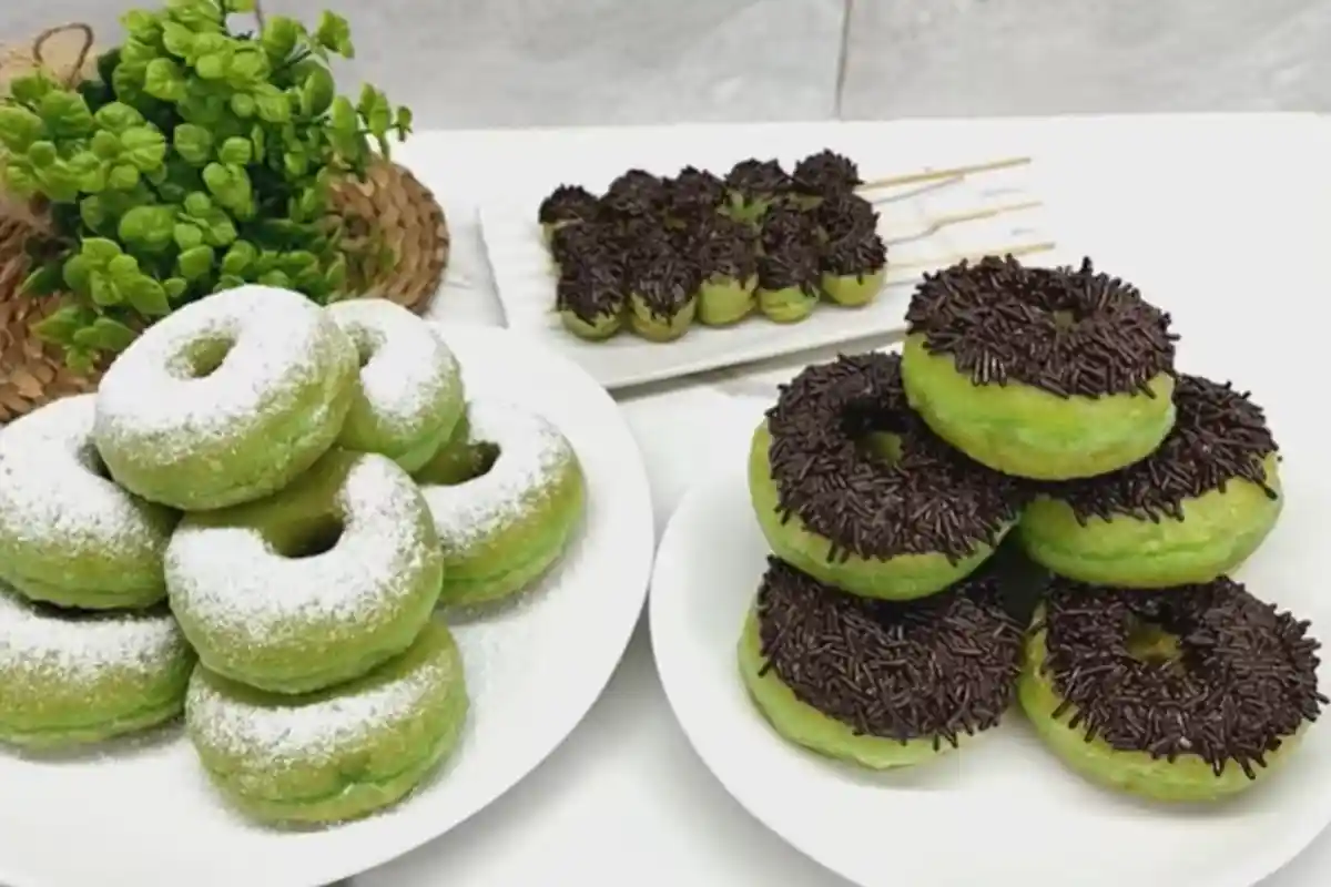 Resep Donat Pandan Kekinian Topping Coklat Lembut dan Wangi