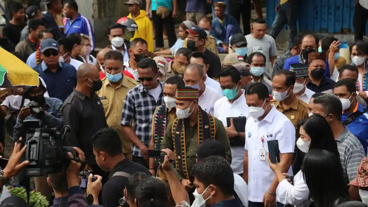 Gubernur NTT Viktor Laiskodat Meninjau Pasar Digital di Pasar Inpres Ruteng 