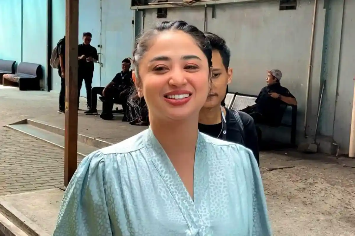 Dewi Perssik Sebut Perceraiannya dengan Angga Wijaya karena Ribut Masalah Uang