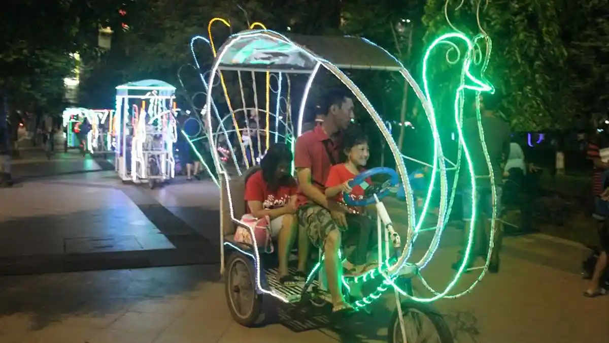 Berkeliling Simpang Lima Naik Kendaraan Hias, Seru dan Takkan Terlupakan