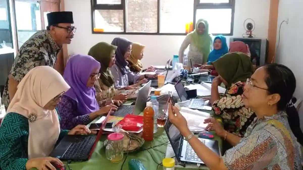 Sekolah Beri Kemudahan Siswa Update Pelajaran selama Belajar di Rumah 