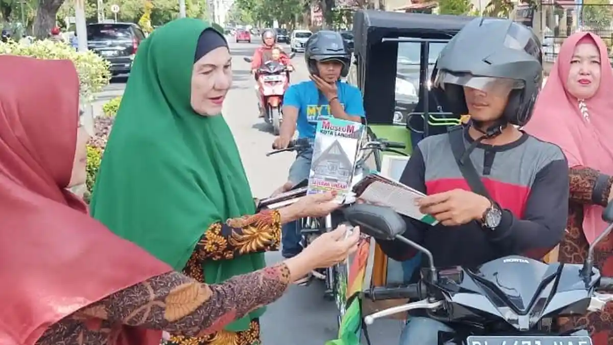 Pembagian Brosur Sejarah Langsa kepada Masyarakat Warnai Peringatan Hari Museum Indonesia