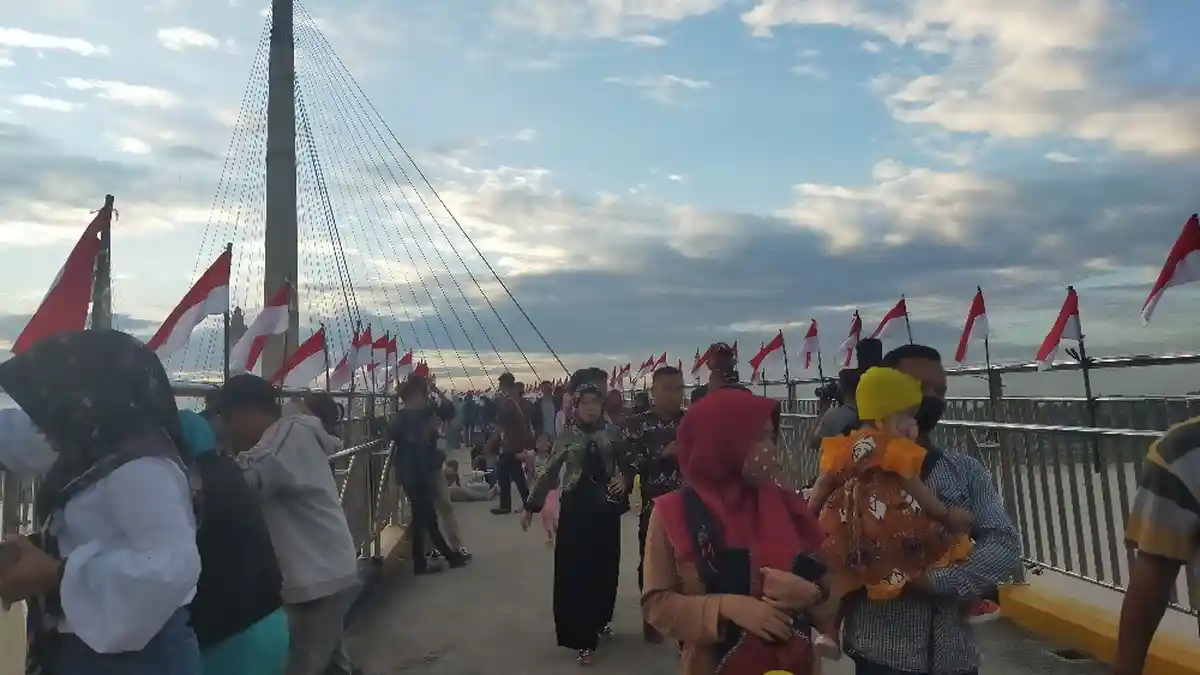 BREAKING NEWS Belasan Komunitas di Jambi Pasang 1.000 Bendera di Gentala Arasy