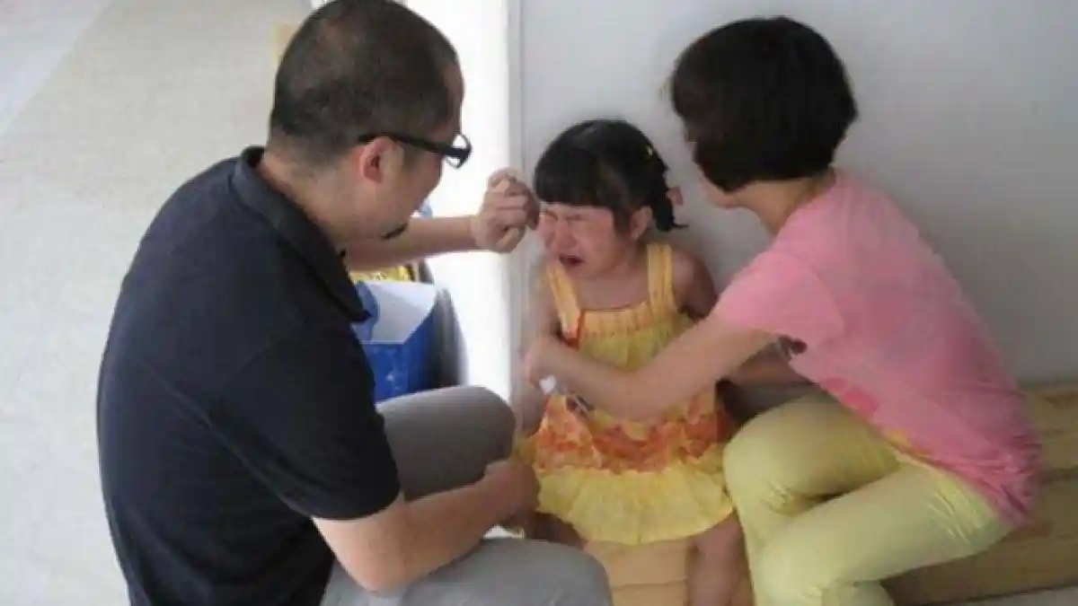 Tiap Pulang Sekolah Bocah TK ini Nangis dan Keluhkan Sakit, Orang Tua Syok Saat Tahu Ulah Gurunya