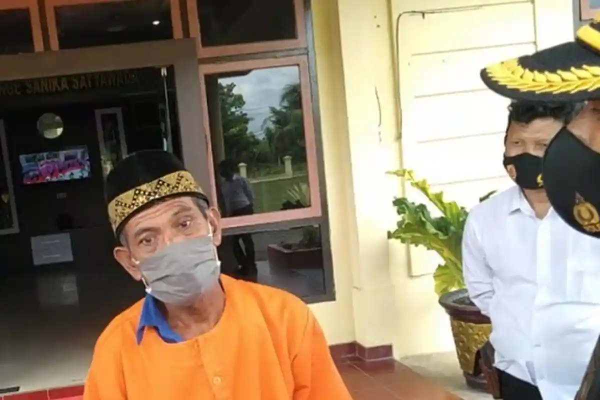 Buron Usai Membunuh Sepupu, Jumat Akhirnya Menyerahkan Diri Setelah Bersembunyi Dikebun Karet