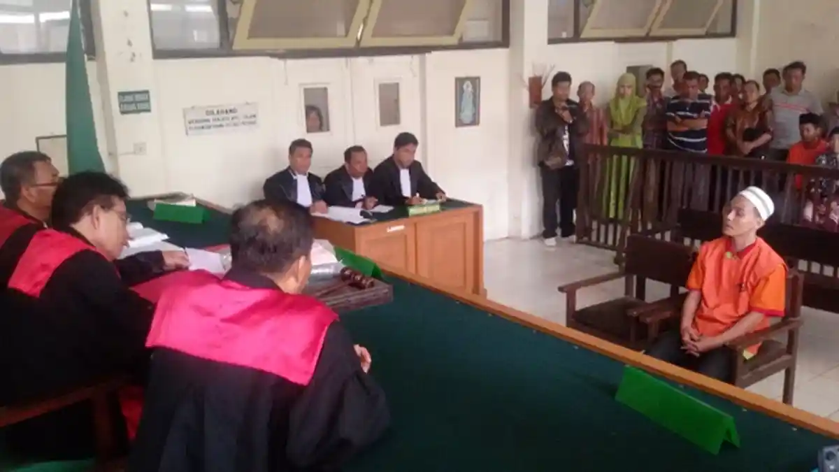 Bergetar Bibir Guru Honorer Ceritakan Pembunuhan Bocah Remaja di Kamarnya