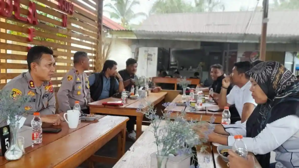Kapolres Aceh Singkil 'Ngobar' dengan Wartawan, Joko: Pers Mitra Strategis Polri 