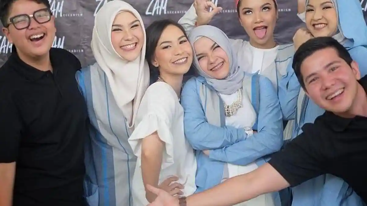 Bikin Iri! Ini Bukti Kekompakan Zaskia Adya Mecca Bersama 6 Saudara Kandungnya