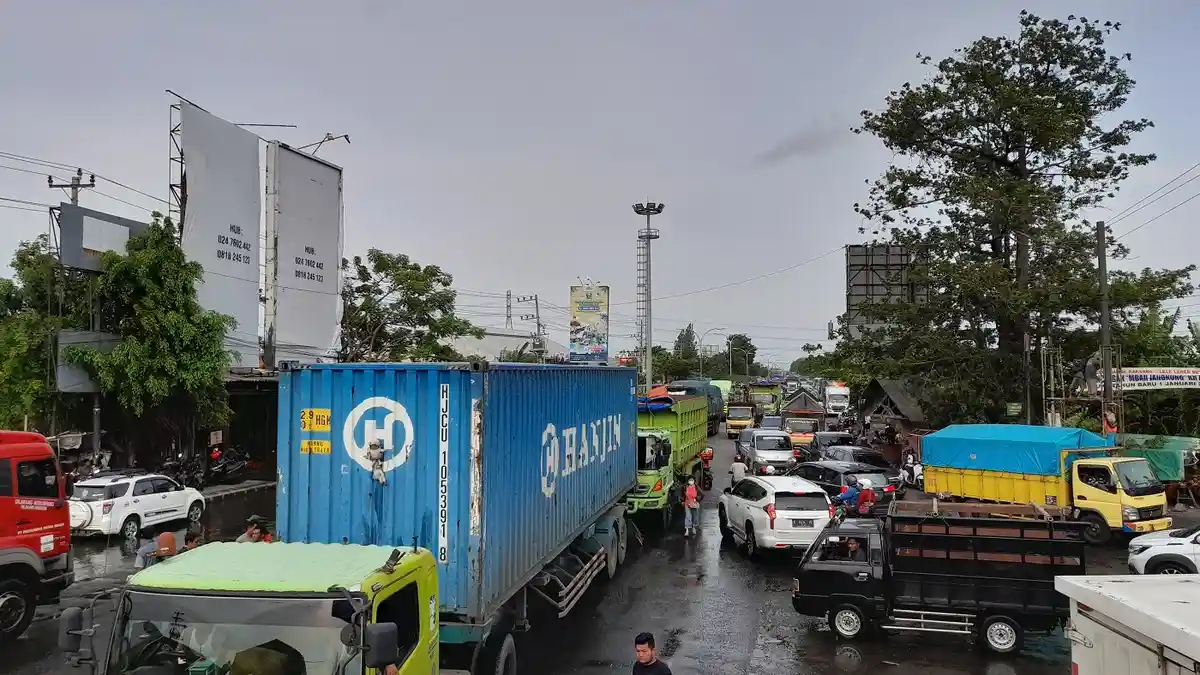 Kaligawe Masih Terendam Banjir, AKBP Sigit: Tolong, Hindari Melintasi Kawasan Genuksari