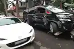 Breaking News: Kecelakaan Beruntun di Jalan Darmo Surabaya, Mobil Sport Rp 1 Miliar Ikut Rusak