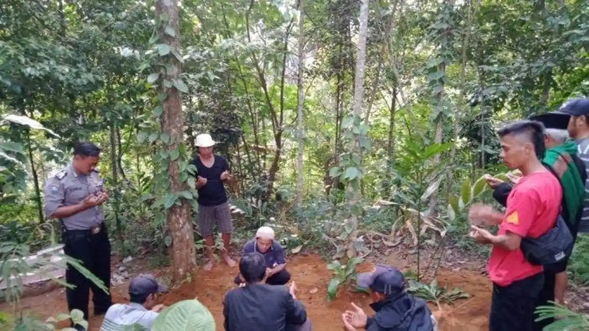 Heboh, Seorang Pria di Cianjur Gali Kuburan Sang Ayah, Ini Penyebabnya