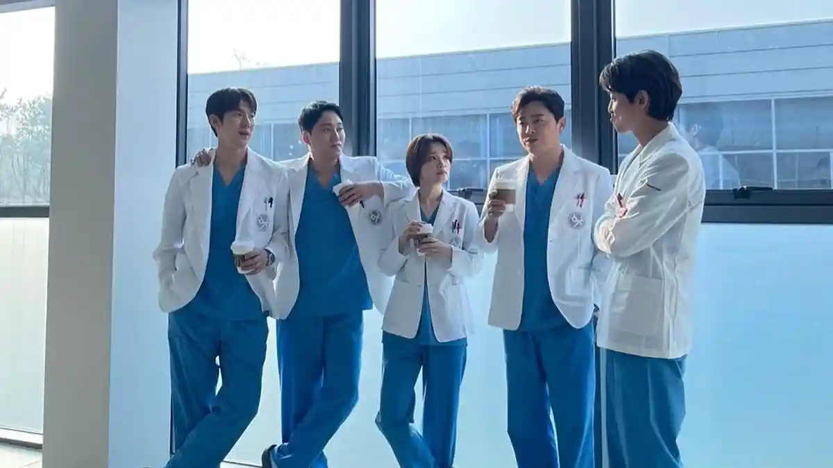 Postingan Pemeran Drakor Hospital Playlist Bikin Heboh, Akan Ada Season 3?
