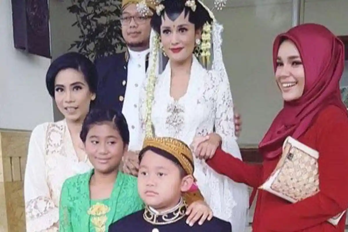 Titi Rajo Bintang dan Bos Taksi Blue Bird Diam-diam Sudah 3 Tahun Pacaran