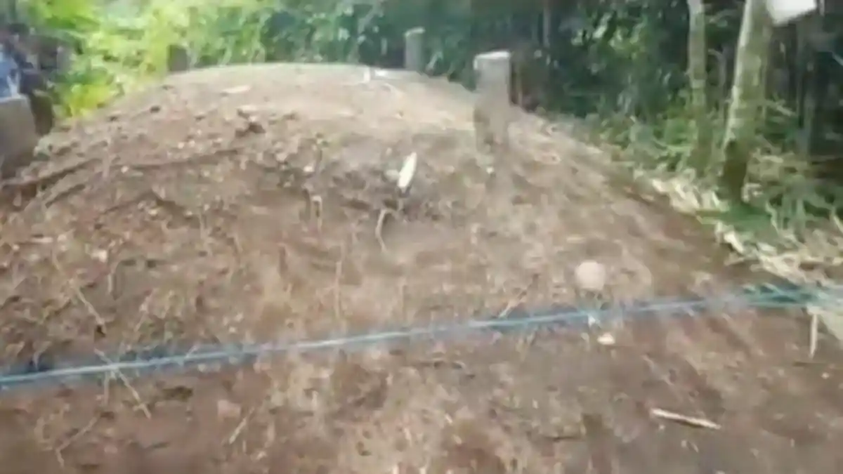 VIRAL Kuburan Mengembung di Padang Pariaman, Nisan Masih Menancap, Warga Pasang Tali Pembatas