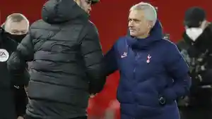 Jose-Mourinho-sewaktu-saling-bertemu.jpg
