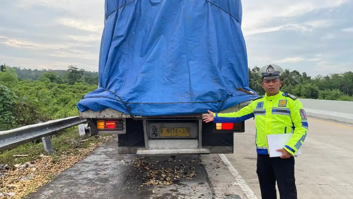 Petugas Patroli Tol Turut Jadi Korban Tewas Kecelakan Truk Hantam Truk di Lampung Selatan