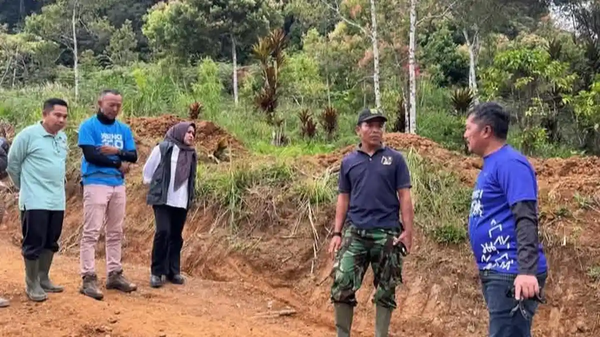 Bupati Monadi Naik Trail Pantau Progres Jalan Renah Pemetik