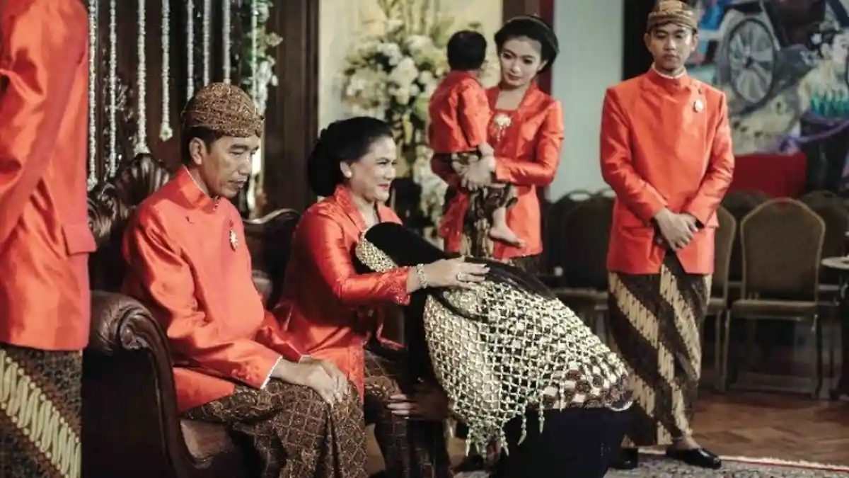 Ini Bisikan Jokowi Kepada Kahiyang Ayu Saat Sungkeman