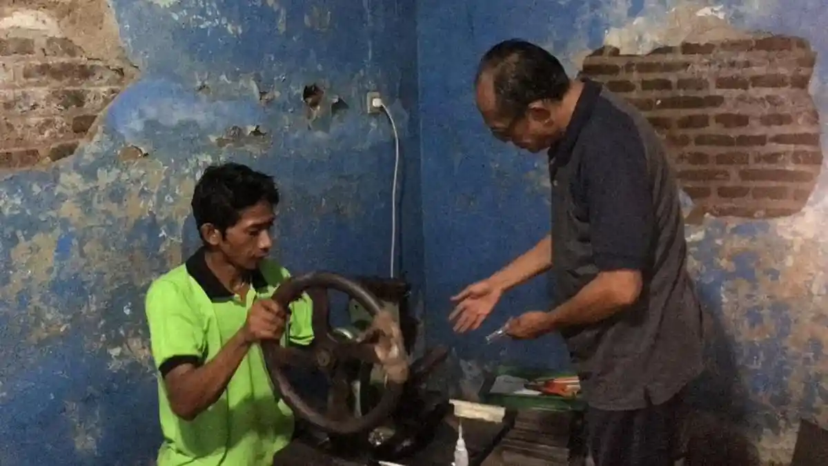 Cuan Tahunan Andi Subandi Warga Bakalan Jepara, Tahun Ini Produksi 20 Ribu Gelang Haji