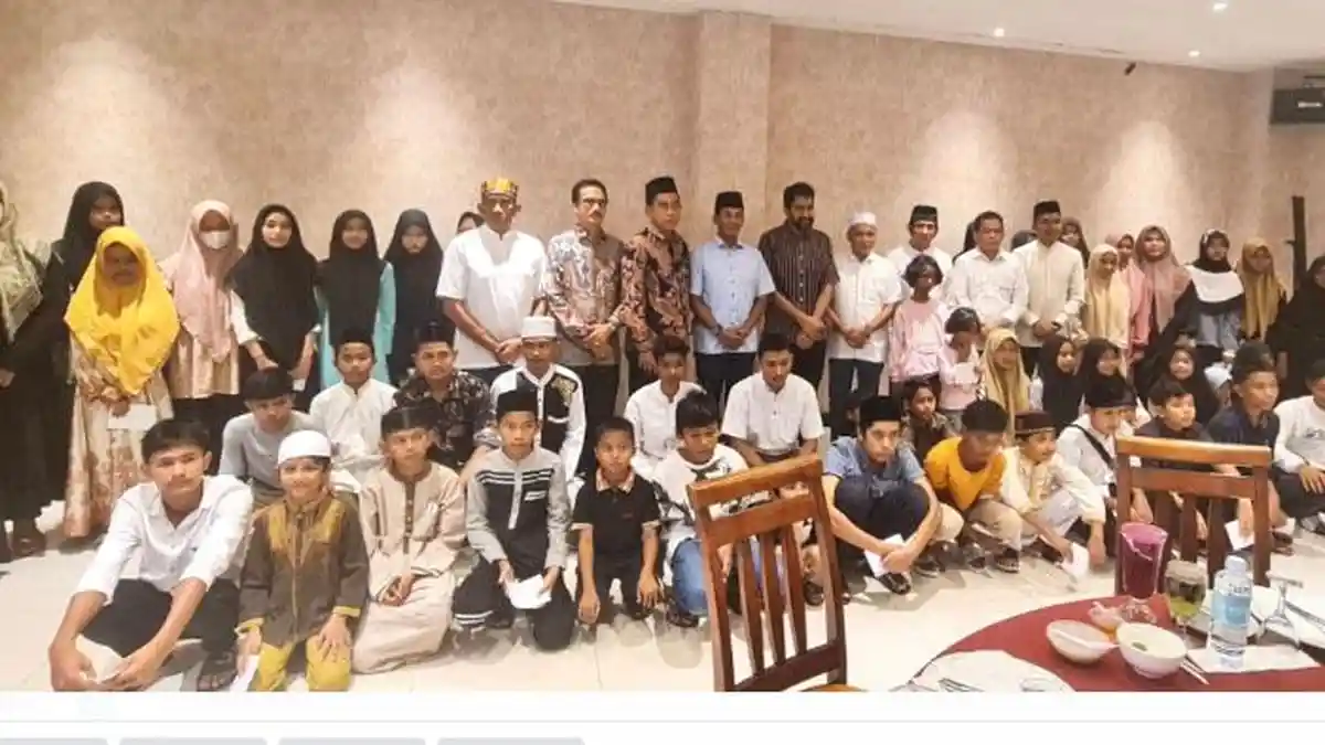 Mualem dan Teuku Irsyadi Santuni 55 Anak Yatim Disaksikan Pangdam IM
