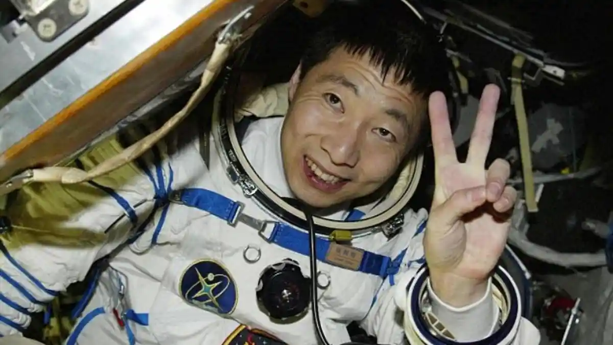 Astronot Tiongkok Ini Ketakutan Dengar Suara Ketukan di Pesawatnya