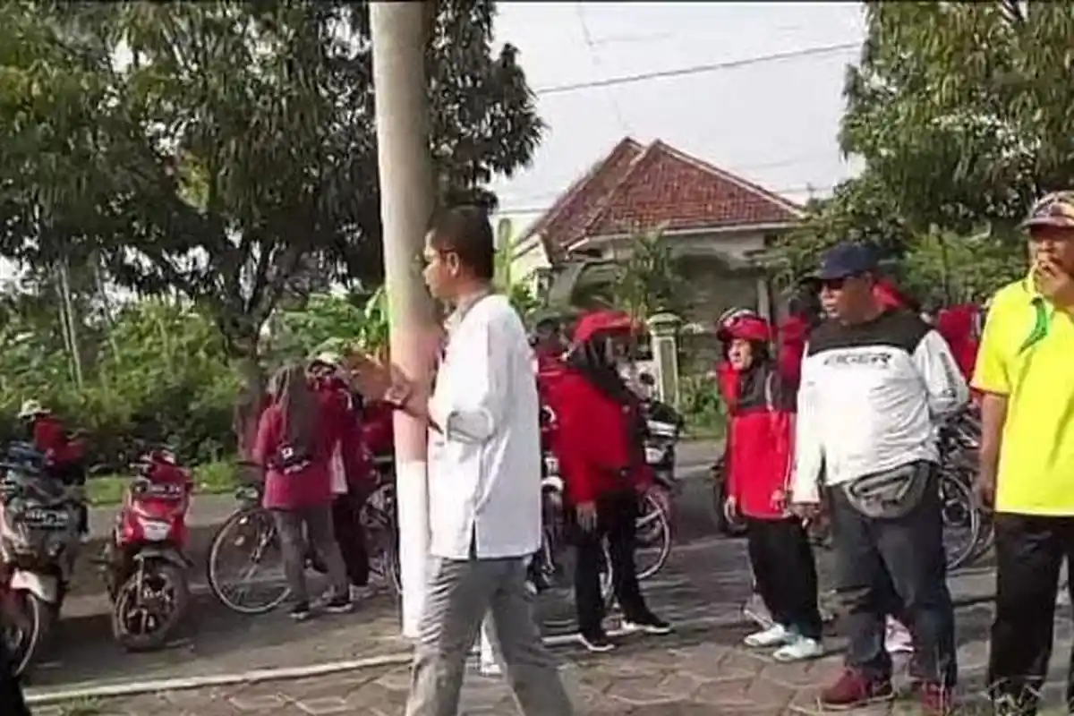Kades di Jember Bubarkan Senam Relawan Cabup, Tegaskan Pentingnya Permohonan Izin