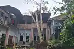 Zaenuri Mematung Lihat Puting Beliung Datang: Puluhan Rumah di Semarang Rusak, Tiang Listrik Ambruk