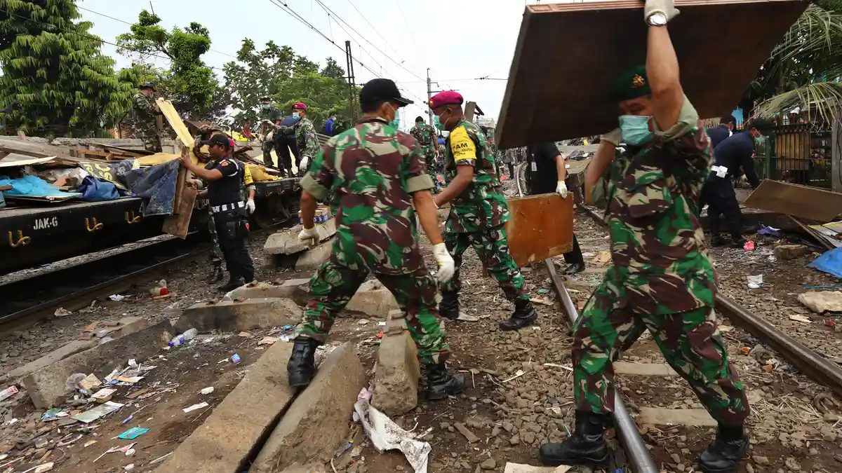 134 Bangunan Liar di Jalur Rel Tuntang-Ambarawa Ditertibkan
