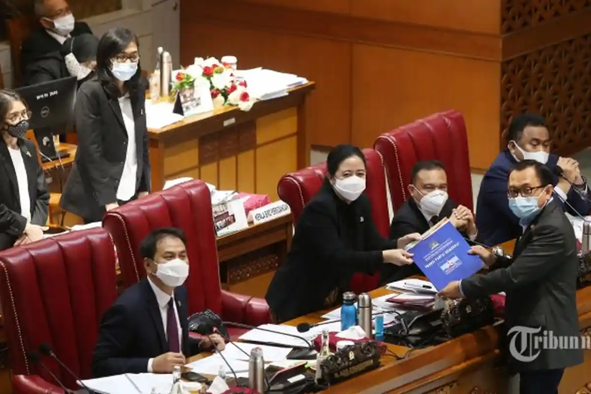 Viral Mikrofon Mati Saat Interupsi Rapat RUU Cipta Kerja, Azis Bantah Mematikannya: Mati Otomatis
