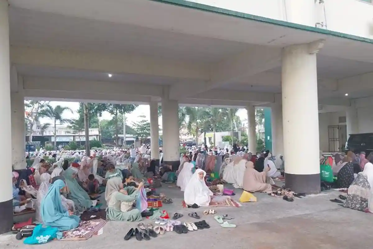 Salat Idul Fitri di Kampus Universitas Muhammadiyah Mataram Berjalan Lancar dan Khusyuk
