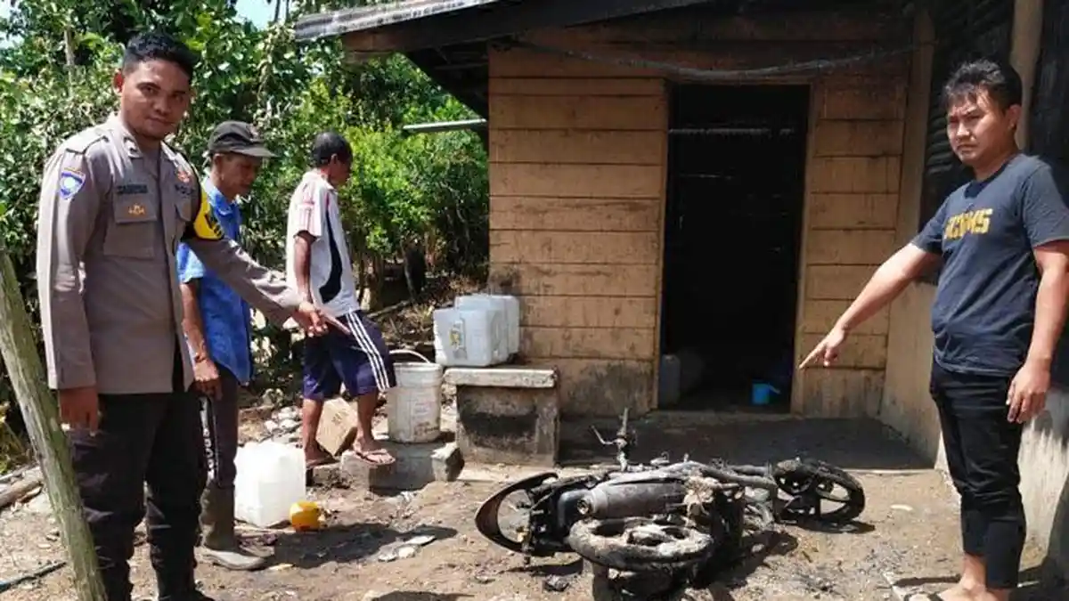 Kesal Dengan Bapaknya, Rado Tampubolon Bakar Dua Sepeda Motor Orangtuanya
