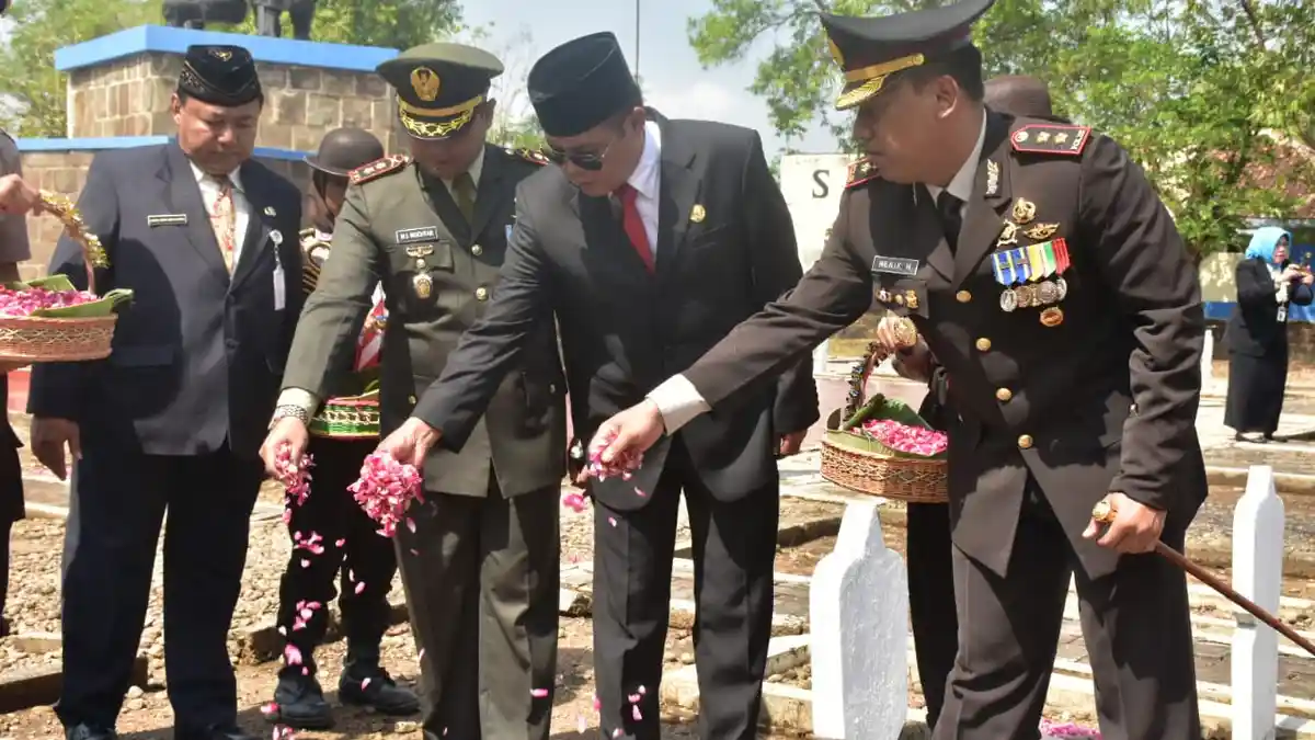 Hari Pahlawan, Forkompinda Kabupaten Karanganyar Tabur Bunga di Taman Makam Pahlawan