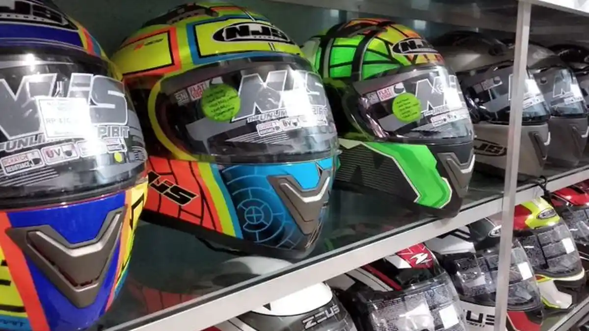 Kepala Bebas Gatal, Helm Wajib Dicuci Minimal Segini Tiap Bulan
