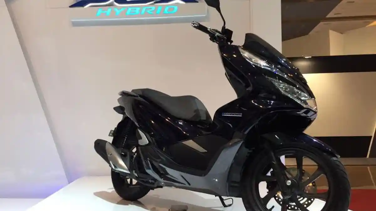 IIMS 2018, AHM Merilis Honda Gold Wing dan All New Honda PCX Hybrid