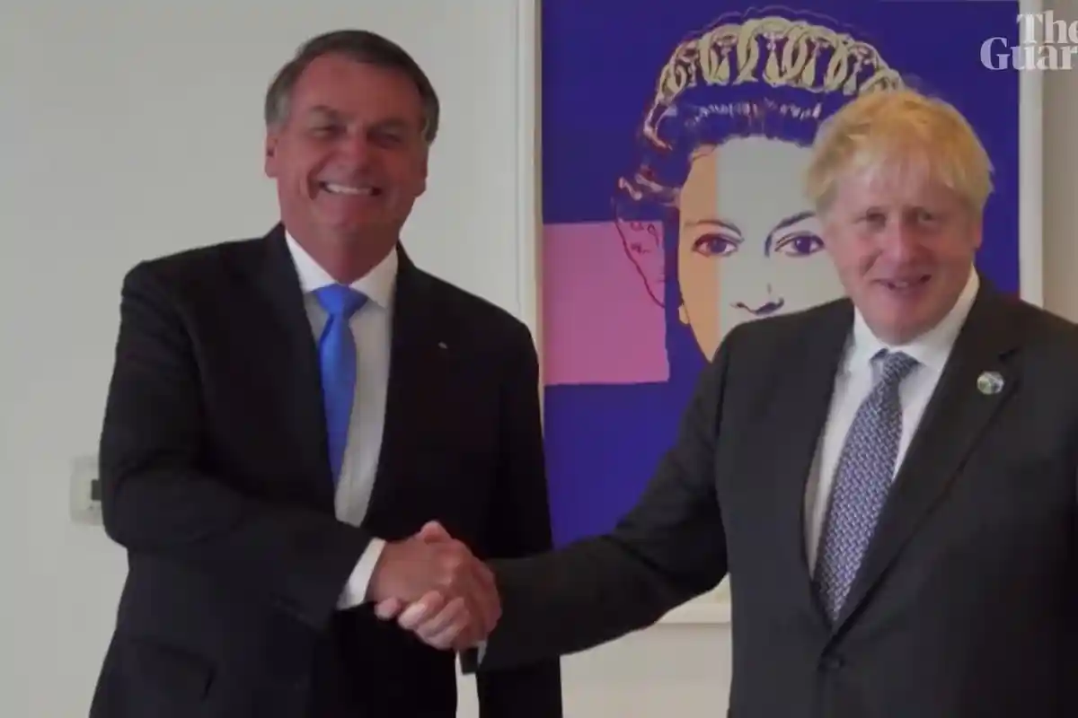 Momen PM Inggris Ajak Presiden Brasil yang Anti-Vaksin Gunakan AstraZeneca