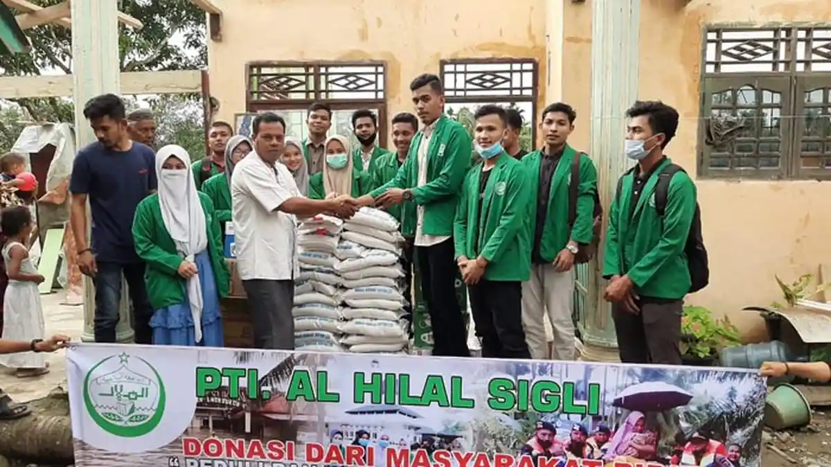 Mahasiswa PTI Al Hilal Sigli Antar Bantuan untuk Korban Banjir di Pidie dan Aceh Utara