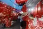 Penjualan Pernak-pernik Imlek di Kawasan Glodok