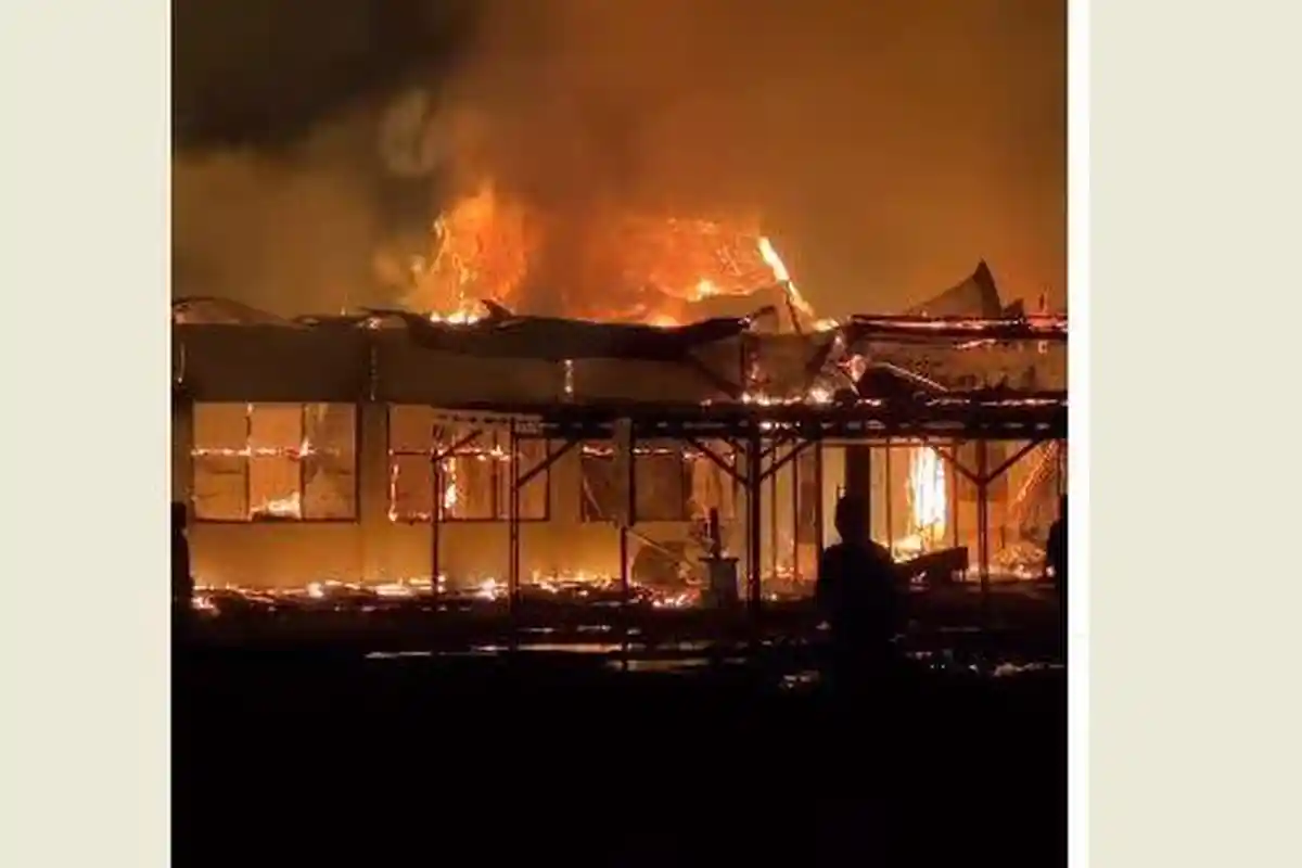 BREAKING NEWS : RSUD Puri Husada Tembilahan Terbakar, Pasien Dievakuasi