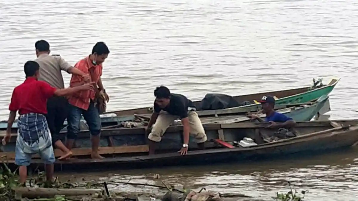 Mayat Perempuan Ditemukan Mengapung di Sungai Musi