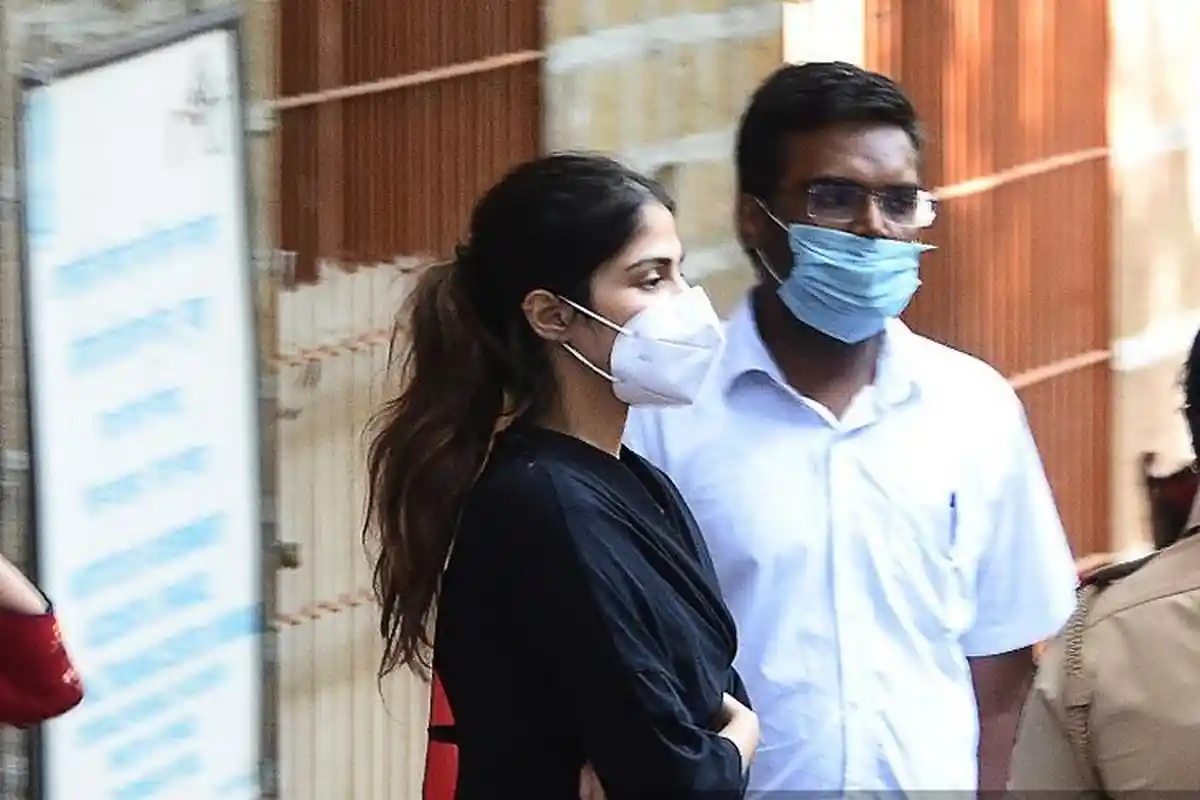 Bebas Seusai Dipenjara Sebulan, Pengadilan Kabulkan Pengajuan Jaminan Rhea Chakraborty