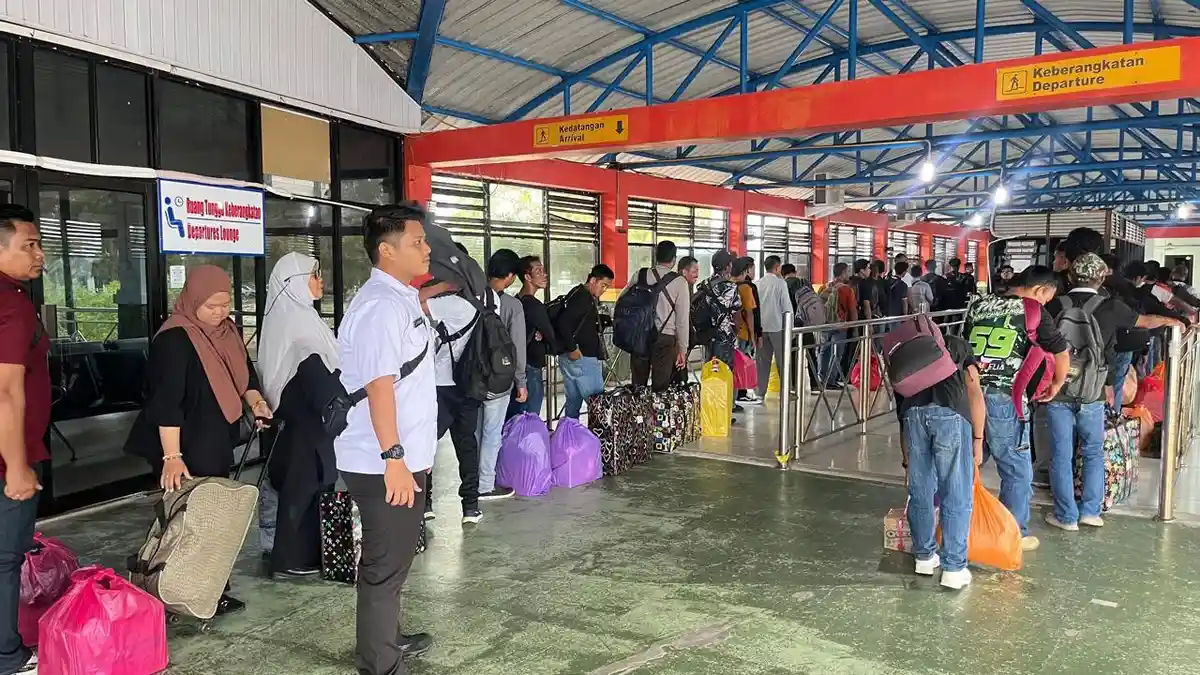 Jumlah Penumpang Pelabuhan BSSR Selat Baru Melonjak Saat Libur Nataru ...